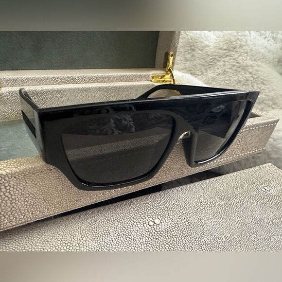 Burberry Men’s Black Rectangle Sunglasses - Made in Italy - Picture 13 of 17